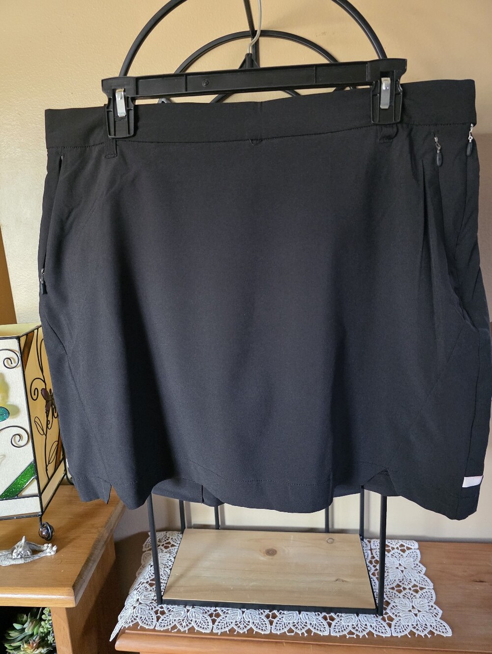 Kyodan Golf Black Athletic Skort with Zip Pockets & Pleating On The Back Hem L